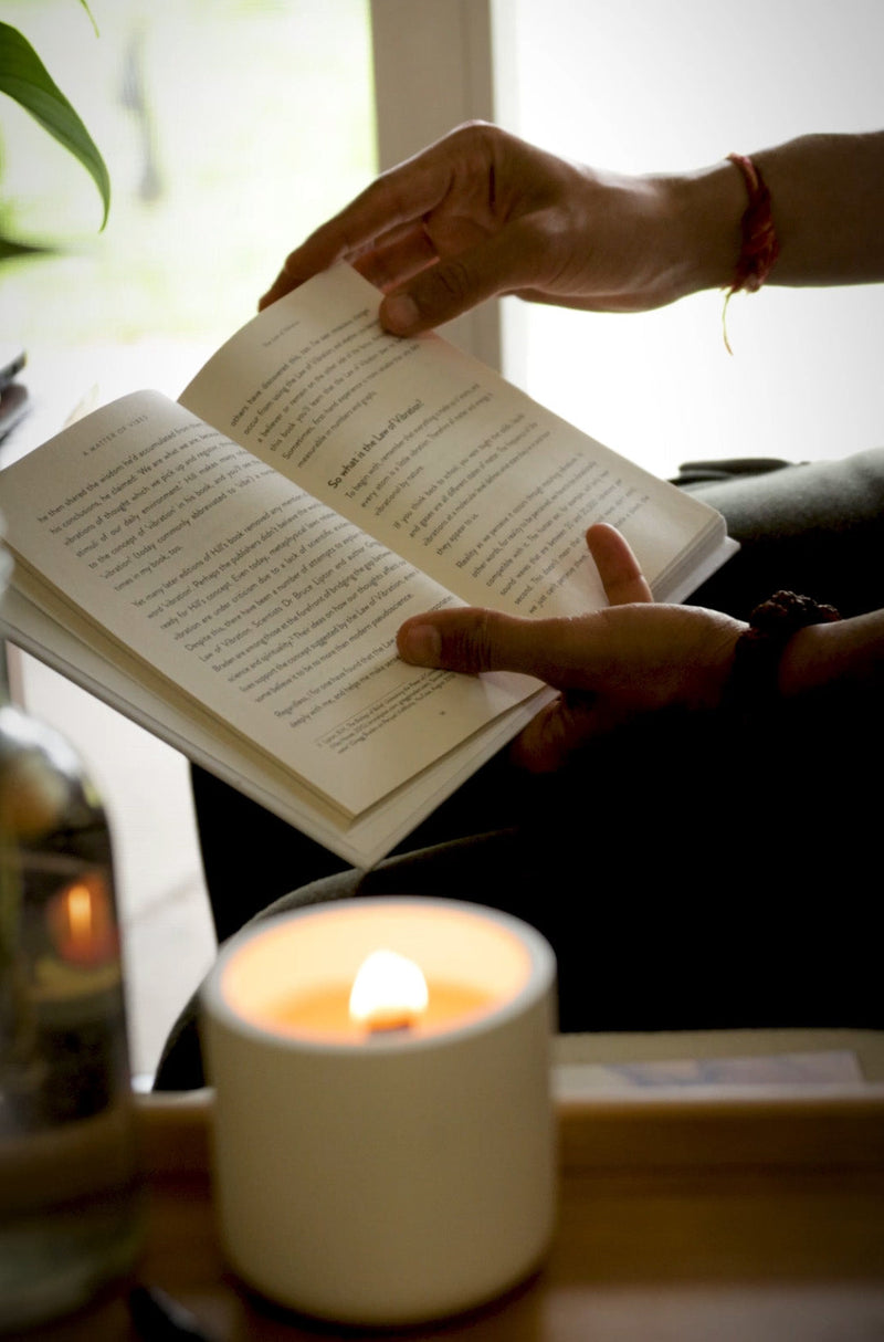 Beeswax vs Soy Candles: Which Is Better for Your Health and the Environment?